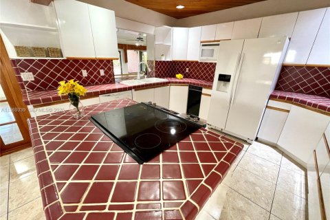 Casa en alquiler en Miami, Florida, 5 dormitorios, 294.69 m2 № 2030297 - foto 5