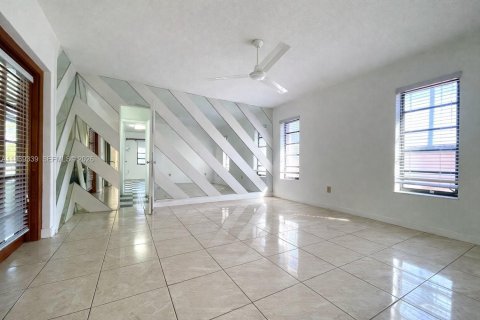 Casa en alquiler en Miami, Florida, 5 dormitorios, 294.69 m2 № 2030297 - foto 19