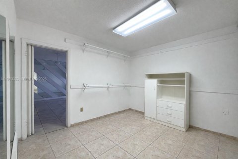 Casa en alquiler en Miami, Florida, 5 dormitorios, 294.69 m2 № 2030297 - foto 21