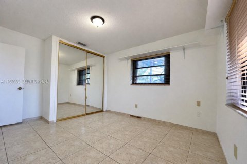 Casa en alquiler en Miami, Florida, 5 dormitorios, 294.69 m2 № 2030297 - foto 17