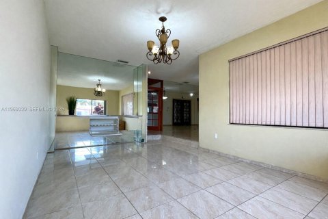 Casa en alquiler en Miami, Florida, 5 dormitorios, 294.69 m2 № 2030297 - foto 4
