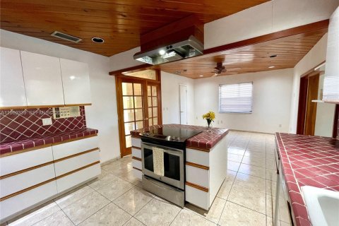 Casa en alquiler en Miami, Florida, 5 dormitorios, 294.69 m2 № 2030297 - foto 13