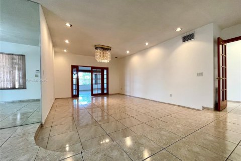 Casa en alquiler en Miami, Florida, 5 dormitorios, 294.69 m2 № 2030297 - foto 2