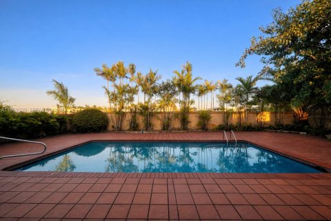 Casa en alquiler en Miami, Florida, 5 dormitorios, 294.69 m2 № 2030297 - foto 10