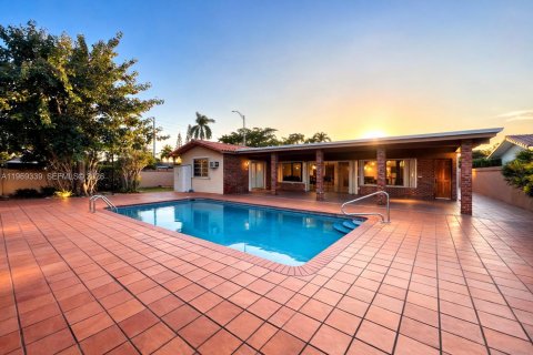 Casa en alquiler en Miami, Florida, 5 dormitorios, 294.69 m2 № 2030297 - foto 9