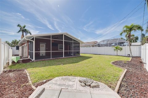 House in Saint Pete Beach, Florida 2 bedrooms, 94.02 sq.m. № 1650512 - photo 2