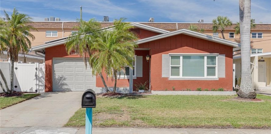 House in Saint Pete Beach, Florida 2 bedrooms, 94.02 sq.m. № 1650512