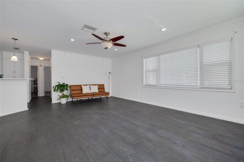 House in Saint Pete Beach, Florida 2 bedrooms, 94.02 sq.m. № 1650512 - photo 5