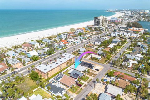 House in Saint Pete Beach, Florida 2 bedrooms, 94.02 sq.m. № 1650512 - photo 3