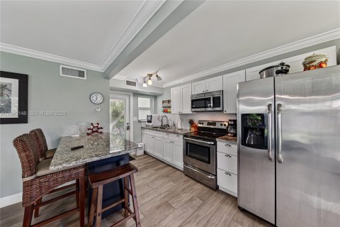 Immobilier commercial à vendre à Lauderdale-by-the-Sea, Floride: 177.44 m2 № 2086427 - photo 15