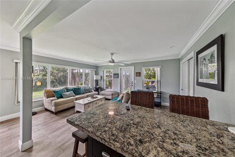 Immobilier commercial à vendre à Lauderdale-by-the-Sea, Floride: 177.44 m2 № 2086427 - photo 13