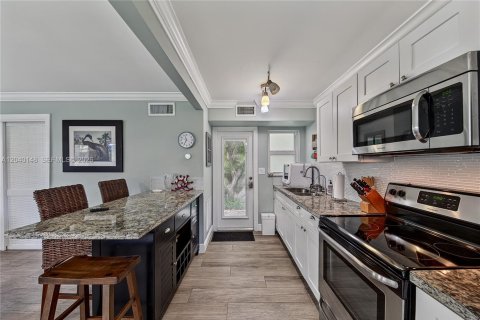 Immobilier commercial à vendre à Lauderdale-by-the-Sea, Floride: 177.44 m2 № 2086427 - photo 16