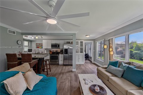 Immobilier commercial à vendre à Lauderdale-by-the-Sea, Floride: 177.44 m2 № 2086427 - photo 12