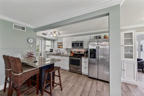 Immobilier commercial à vendre à Lauderdale-by-the-Sea, Floride: 177.44 m2 № 2086427 - photo 14