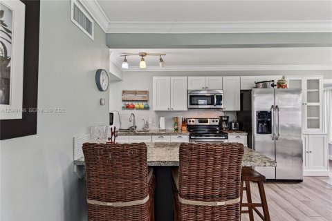 Immobilier commercial à vendre à Lauderdale-by-the-Sea, Floride: 177.44 m2 № 2086427 - photo 17