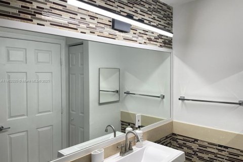 Copropriété à louer à Hallandale Beach, Floride: 3 chambres, 139.35 m2 № 1811616 - photo 18