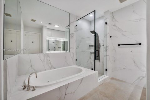 Copropriété à vendre à Miami, Floride: 3 chambres, 320.42 m2 № 2033956 - photo 10