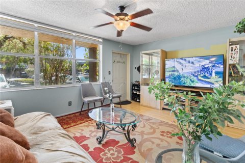 Condo in Sunrise, Florida, 1 bedroom  № 1973383 - photo 5