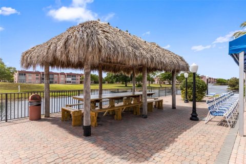 Condo in Sunrise, Florida, 1 bedroom  № 1973383 - photo 10