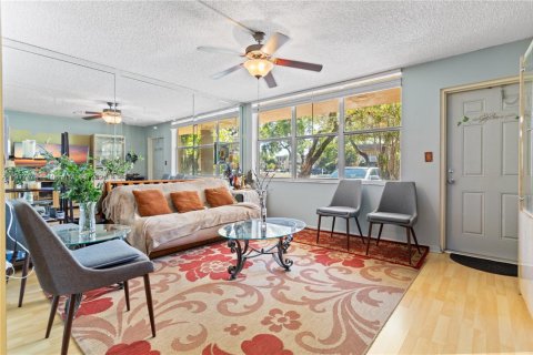 Condo in Sunrise, Florida, 1 bedroom  № 1973383 - photo 6