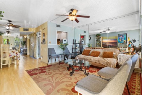 Condo in Sunrise, Florida, 1 bedroom  № 1973383 - photo 3