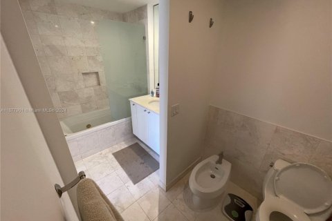 Condominio en venta en Miami, Florida, 1 dormitorio, 95.78 m2 № 2077081 - foto 12