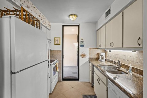 Copropriété à vendre à Sarasota, Floride: 2 chambres, 113.43 m2 № 2129580 - photo 15