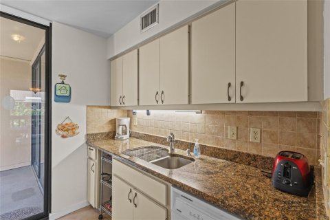 Copropriété à vendre à Sarasota, Floride: 2 chambres, 113.43 m2 № 2129580 - photo 14