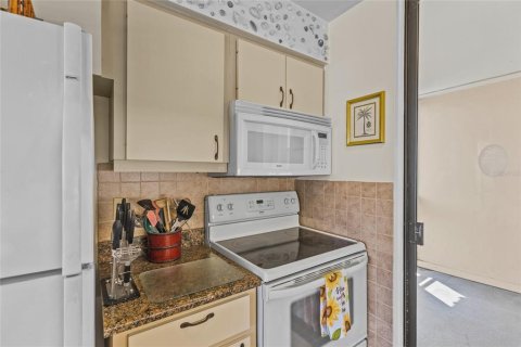 Copropriété à vendre à Sarasota, Floride: 2 chambres, 113.43 m2 № 2129580 - photo 16