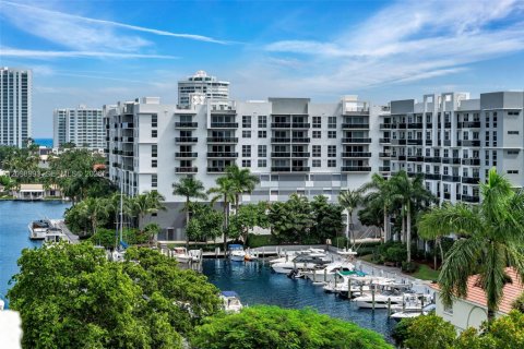 Condo in Fort Lauderdale, Florida, 2 bedrooms  № 2401278 - photo 26