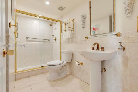 Condo in Fort Lauderdale, Florida, 2 bedrooms  № 2401278 - photo 23