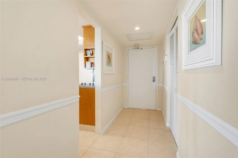 Condo in Fort Lauderdale, Florida, 2 bedrooms  № 2401278 - photo 12