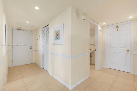 Condo in Fort Lauderdale, Florida, 2 bedrooms  № 2401278 - photo 13