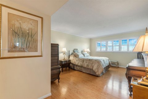 Condo in Fort Lauderdale, Florida, 2 bedrooms  № 2401278 - photo 14
