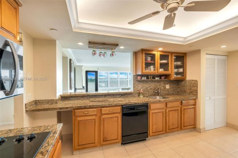 Condo in Fort Lauderdale, Florida, 2 bedrooms  № 2401278 - photo 9
