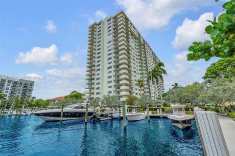 Condo in Fort Lauderdale, Florida, 2 bedrooms № 2401278
