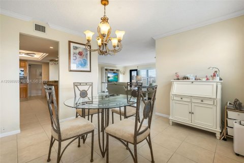 Condo in Fort Lauderdale, Florida, 2 bedrooms  № 2401278 - photo 11
