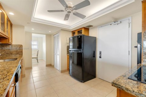 Condo in Fort Lauderdale, Florida, 2 bedrooms  № 2401278 - photo 7
