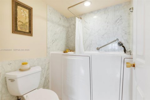 Condo in Fort Lauderdale, Florida, 2 bedrooms  № 2401278 - photo 20
