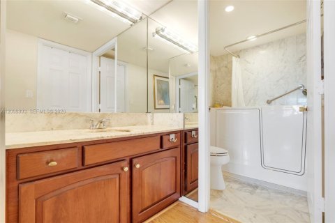 Condo in Fort Lauderdale, Florida, 2 bedrooms  № 2401278 - photo 18