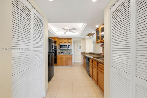 Condo in Fort Lauderdale, Florida, 2 bedrooms  № 2401278 - photo 6