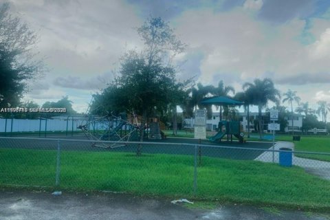 Casa en alquiler en Margate, Florida, 1 dormitorio, 65.03 m2 № 2058796 - foto 2