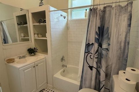 House in Tampa, Florida 2 bedrooms, 75.62 sq.m. № 1918772 - photo 14