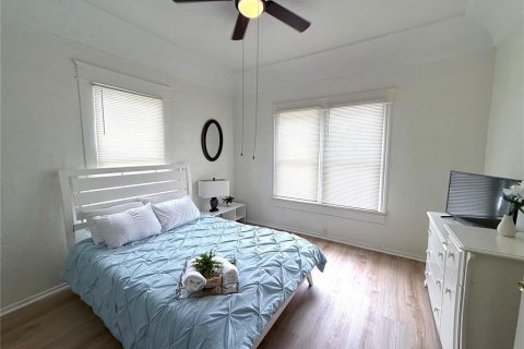 House in Tampa, Florida 2 bedrooms, 75.62 sq.m. № 1918772 - photo 2