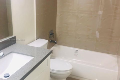 Condo in Miami, Florida, 3 bedrooms  № 1944875 - photo 13