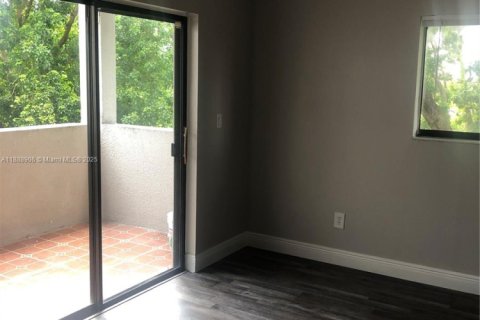 Condo in Miami, Florida, 3 bedrooms  № 1944875 - photo 6