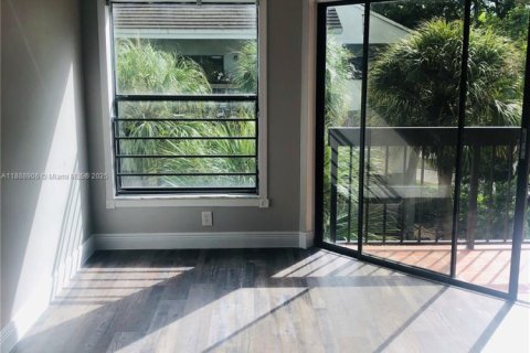 Condo in Miami, Florida, 3 bedrooms  № 1944875 - photo 8