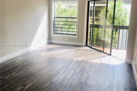 Condo in Miami, Florida, 3 bedrooms  № 1944875 - photo 7