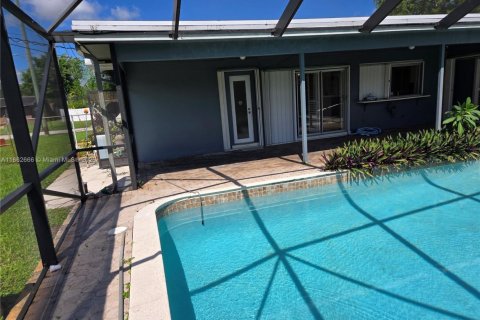 House in Plantation, Florida 4 bedrooms, 187.38 sq.m. № 1891323 - photo 26