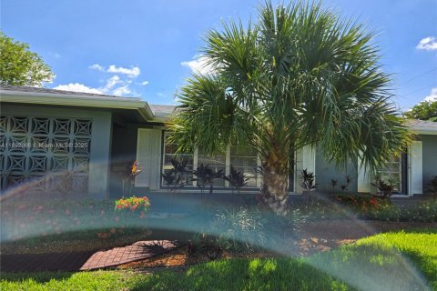 House in Plantation, Florida 4 bedrooms, 187.38 sq.m. № 1891323 - photo 7